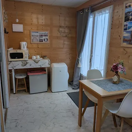 Bois Avec Jardinet *