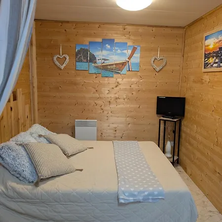 Bois Avec Jardinet 度假居 *